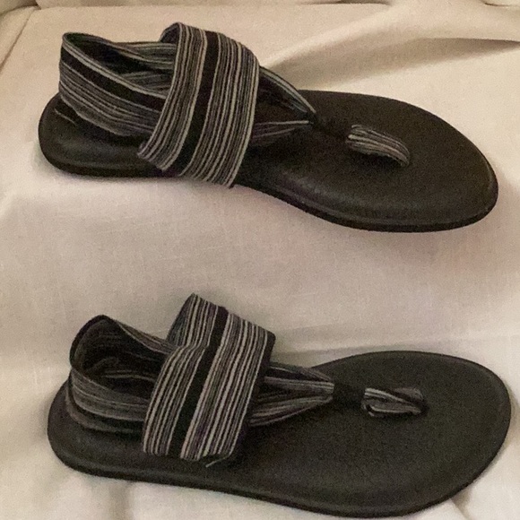 SANUK stripe yoga sling sandal Sz 6 EUC - Picture 1 of 4